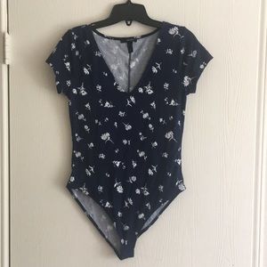 Floral vneck bodysuit